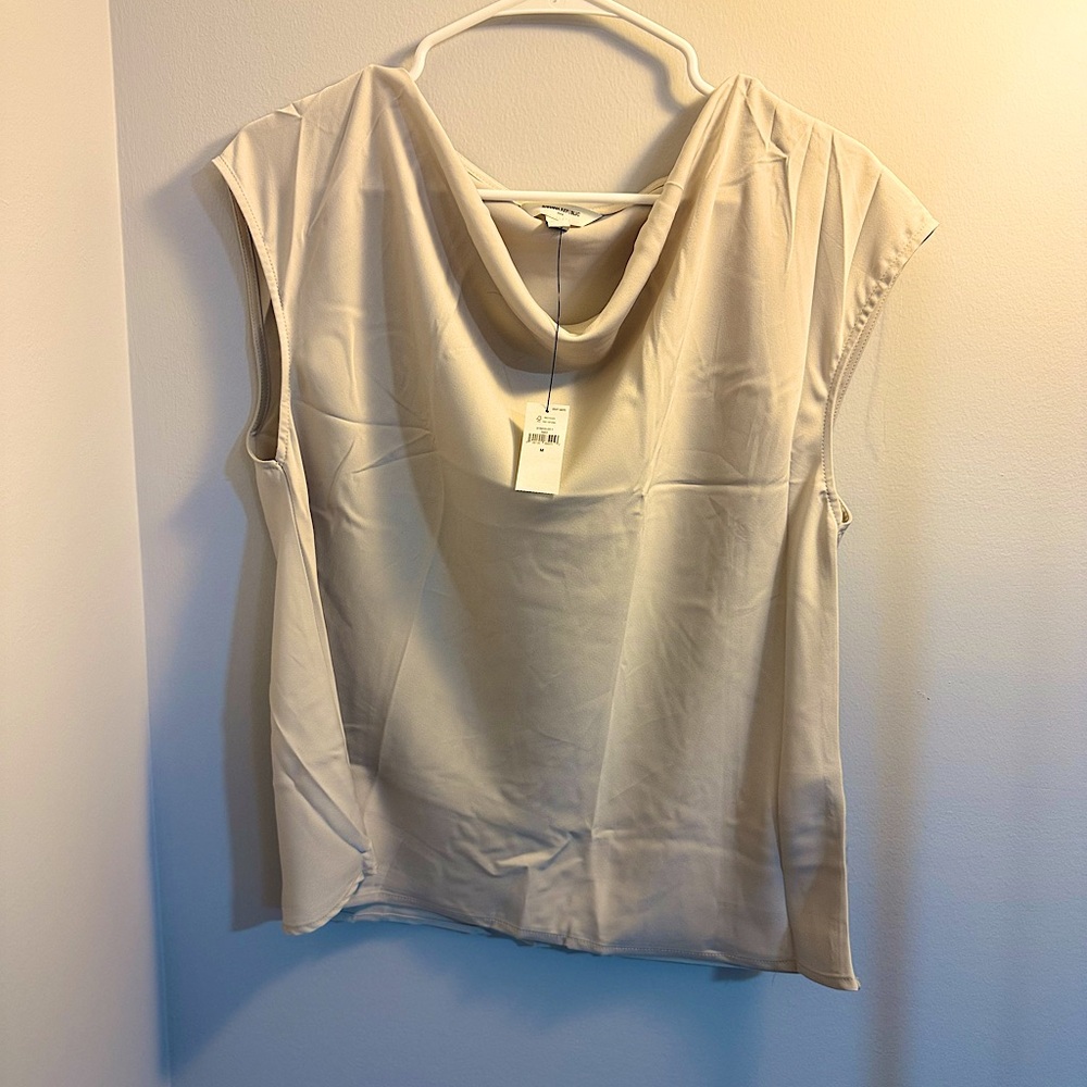 Elegant New Banana Republic Cream Sleeveless Blouse